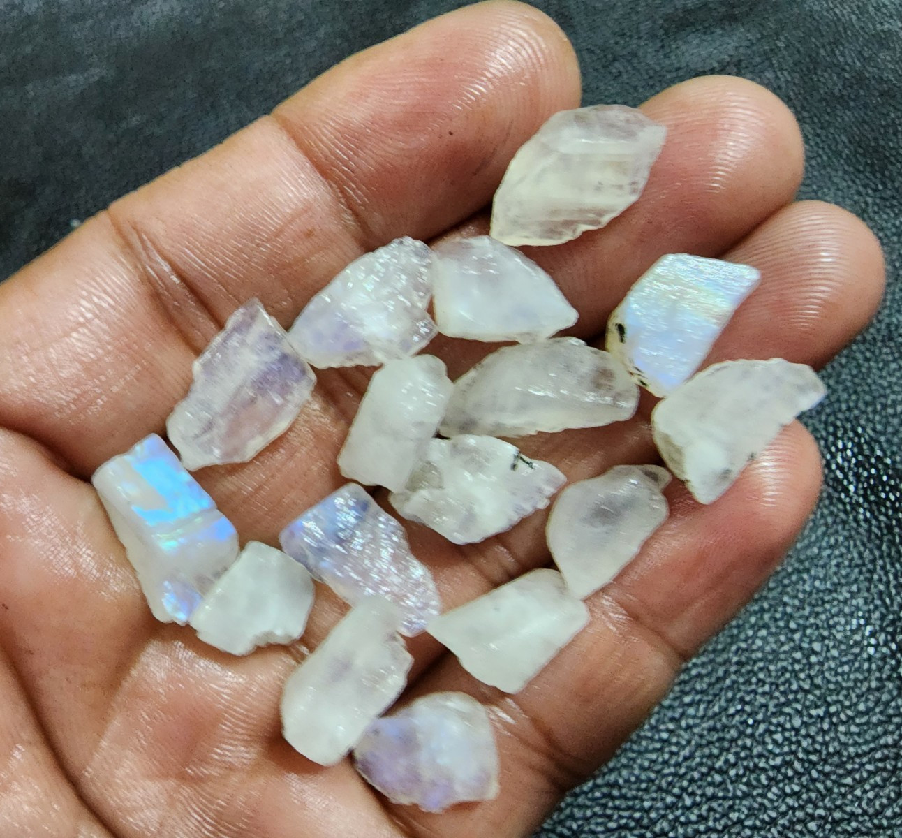 🌙 16pcs White Rainbow Moonstone Rough – Natural Gemstones 13–20mm, Blue Flash