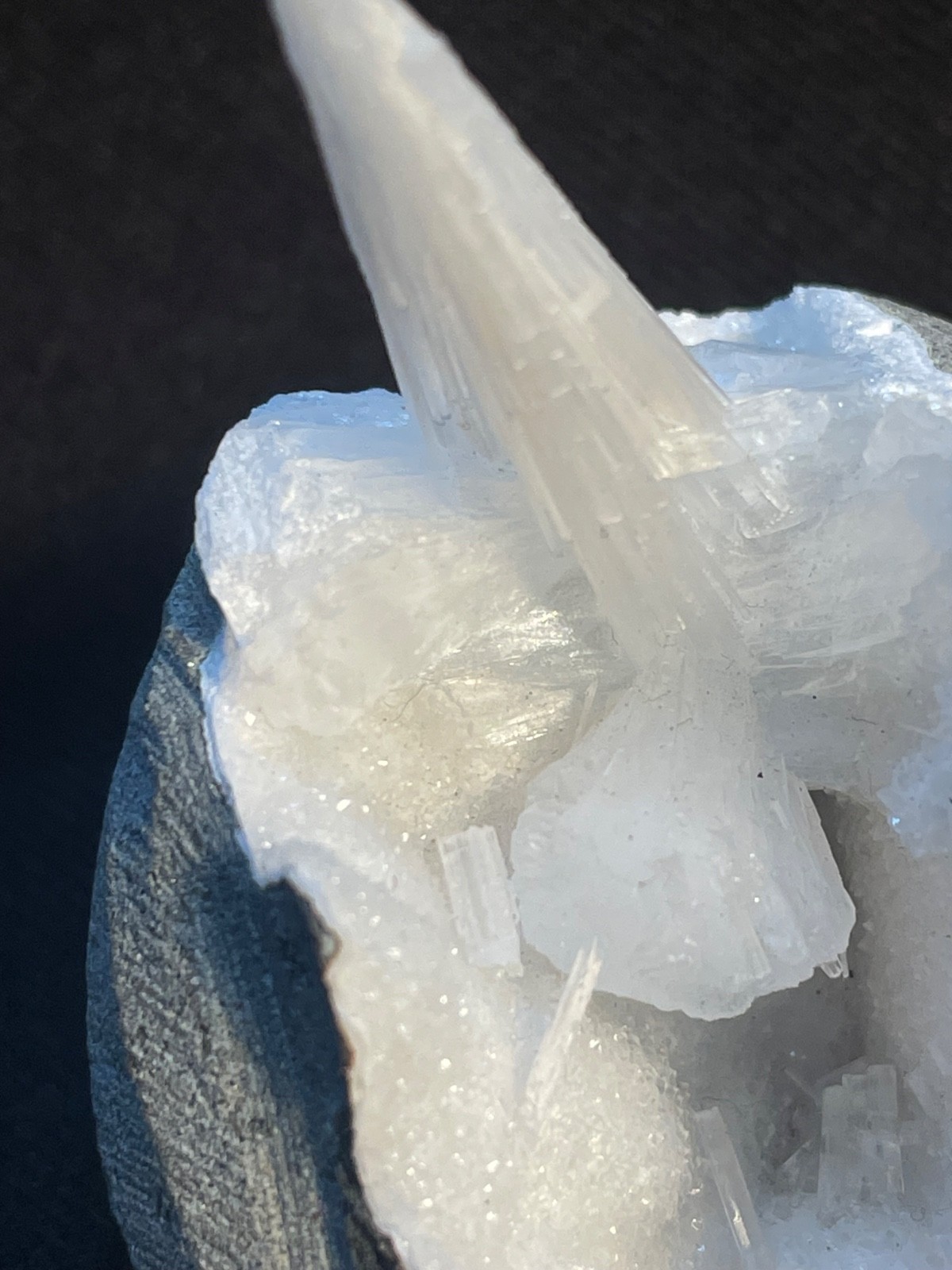 Scolecite spray on geode on top W/ apophyllite crystal in quartz cluster