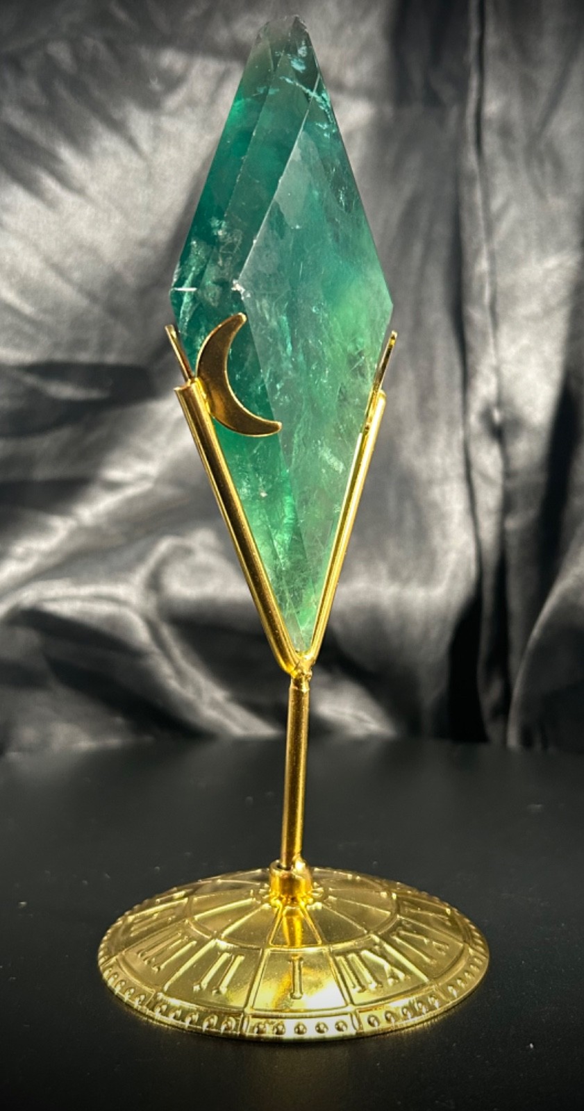 6.33″ Tall Blue Green Fluorite Rhombus With Metal Stand 4oz (112 grams)