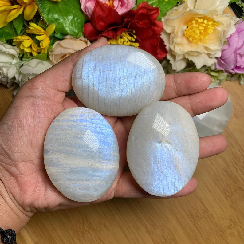 2″~3″ Moonstone Blue Flash Tumbled Stone Healing Crystal Pocket Palm Stone 1pcs