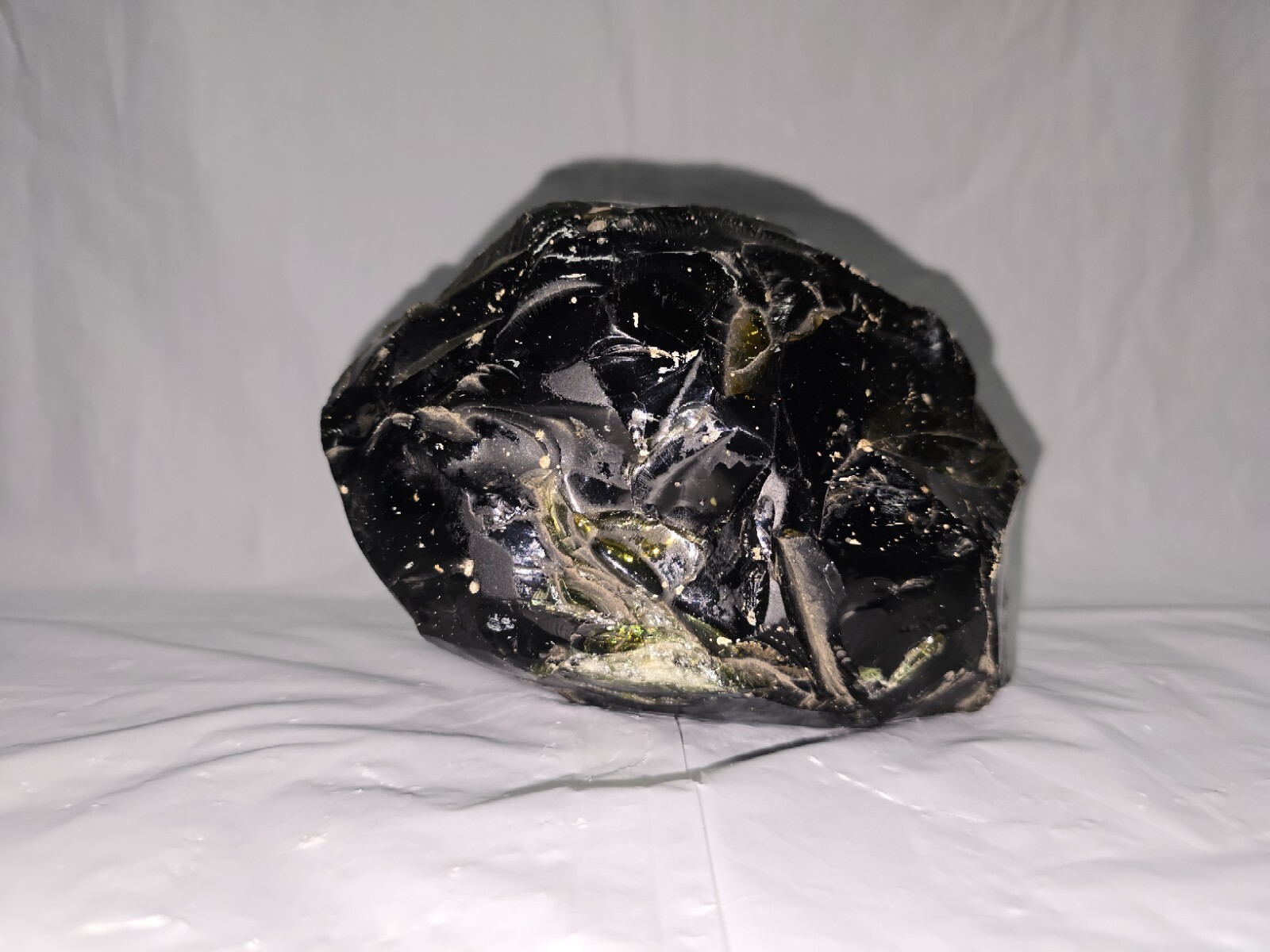 Unknown crystal / slag glass / gem stone / obsidian 3.2 lbs Dark Green