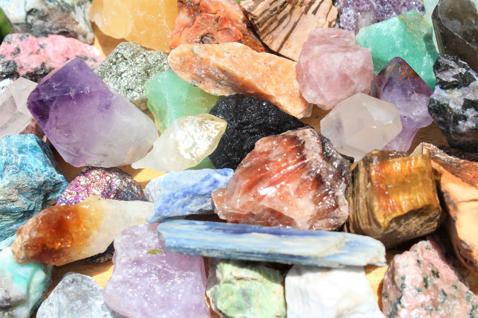 Bulk Mixed Crafters Collection: Gems Crystal Natural Rough Raw 2000 Carat Lot