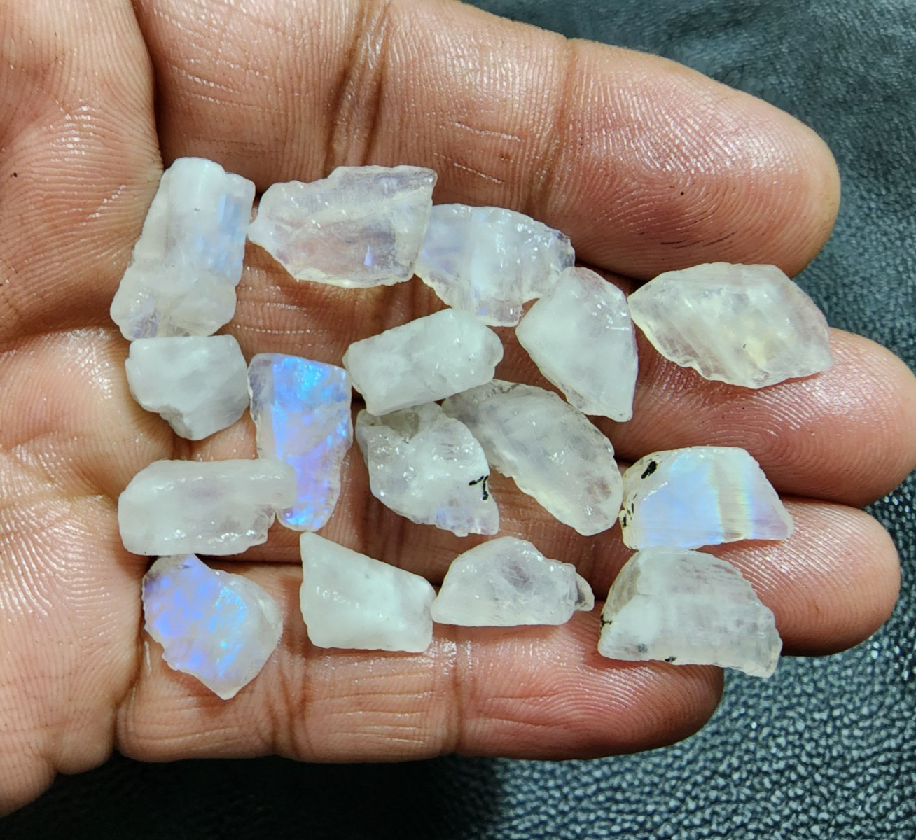 🌙 16pcs White Rainbow Moonstone Rough – Natural Gemstones 13–20mm, Blue Flash
