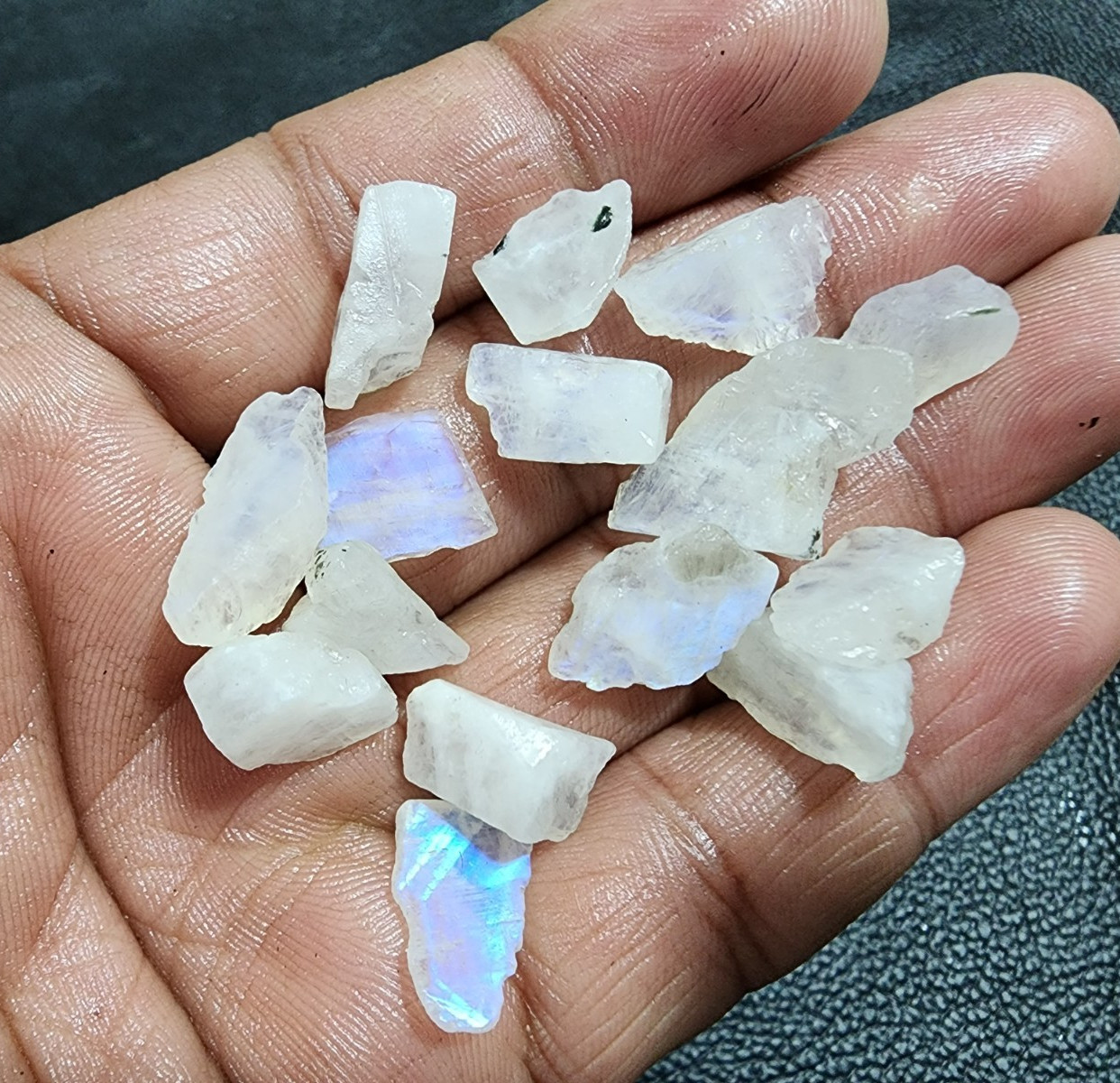 🌙 16pcs White Rainbow Moonstone Rough – Natural Gemstones 13–20mm, Blue Flash