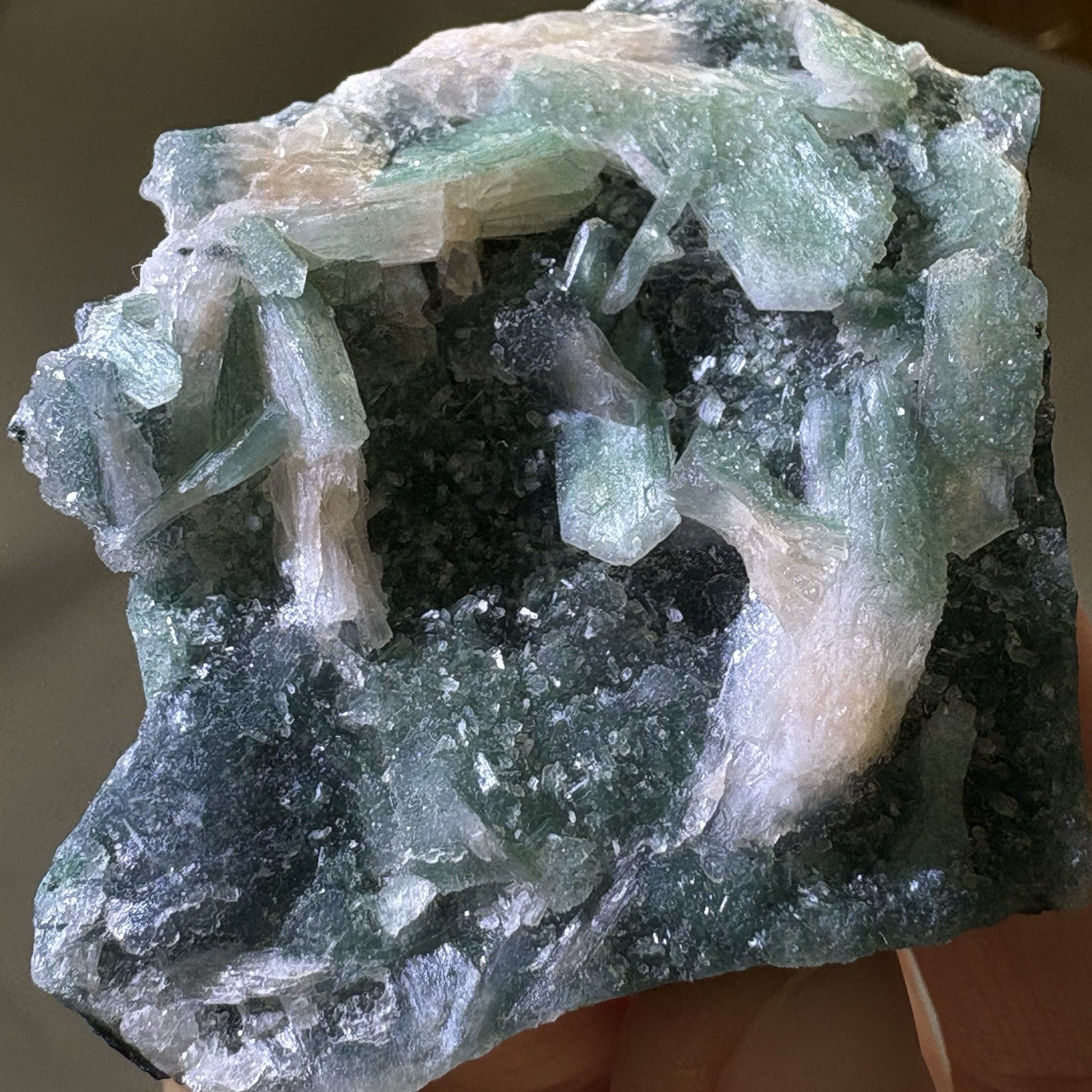 Natura Bi-Color Stilbite Crystal Cluster Raw Mineral India Healing Cleansing