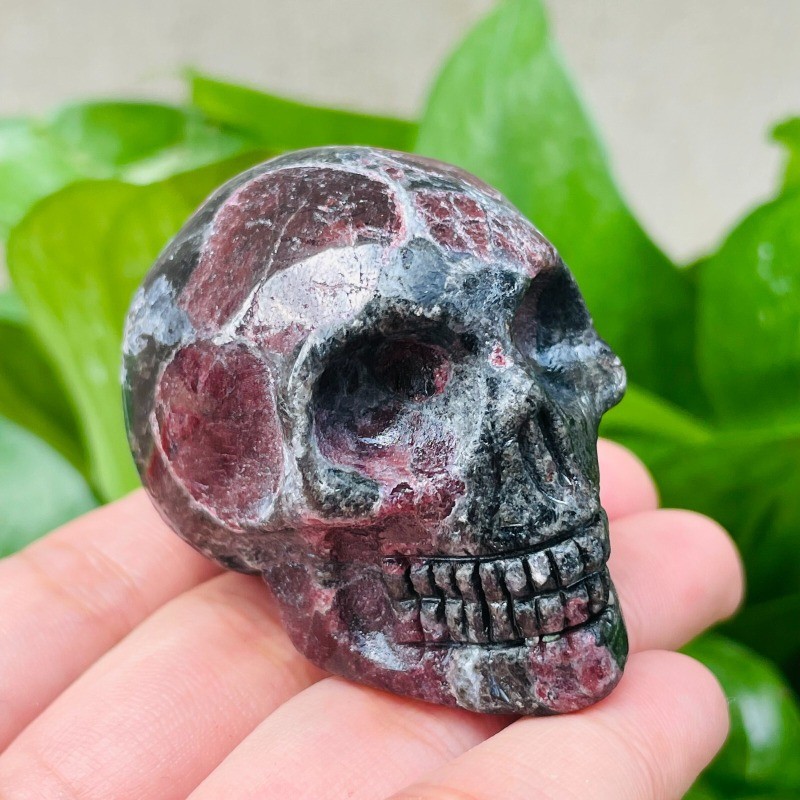 2″ Natural Garnet Hand-carved Quartz Skull Crystal Reiki Healing 1pc