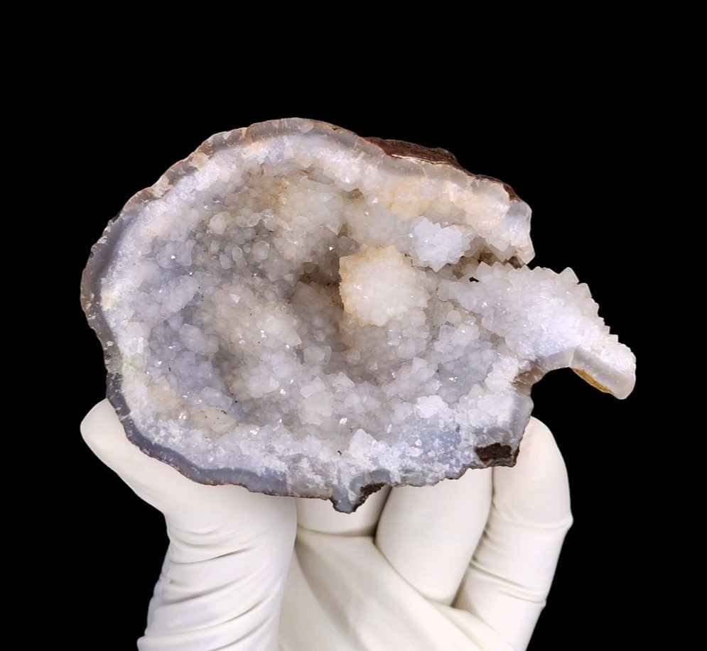 Natural Pointed Quartz In Geode Minerals #140