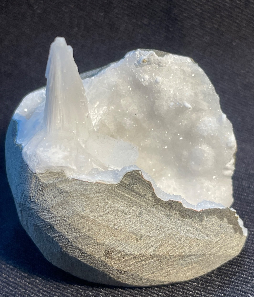 Scolecite spray on geode on top W/ apophyllite crystal in quartz cluster