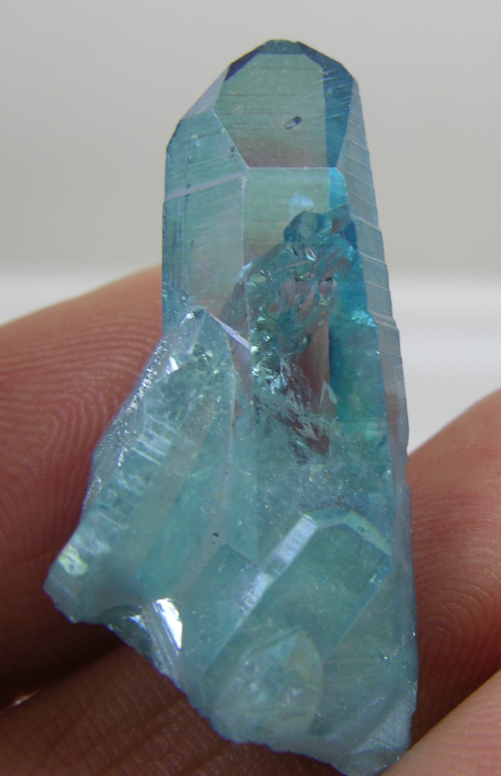 28.10ct Brazil Terminated Neon Blue Aqua Aura Quartz Crystal Specimen 5.6g 34mm