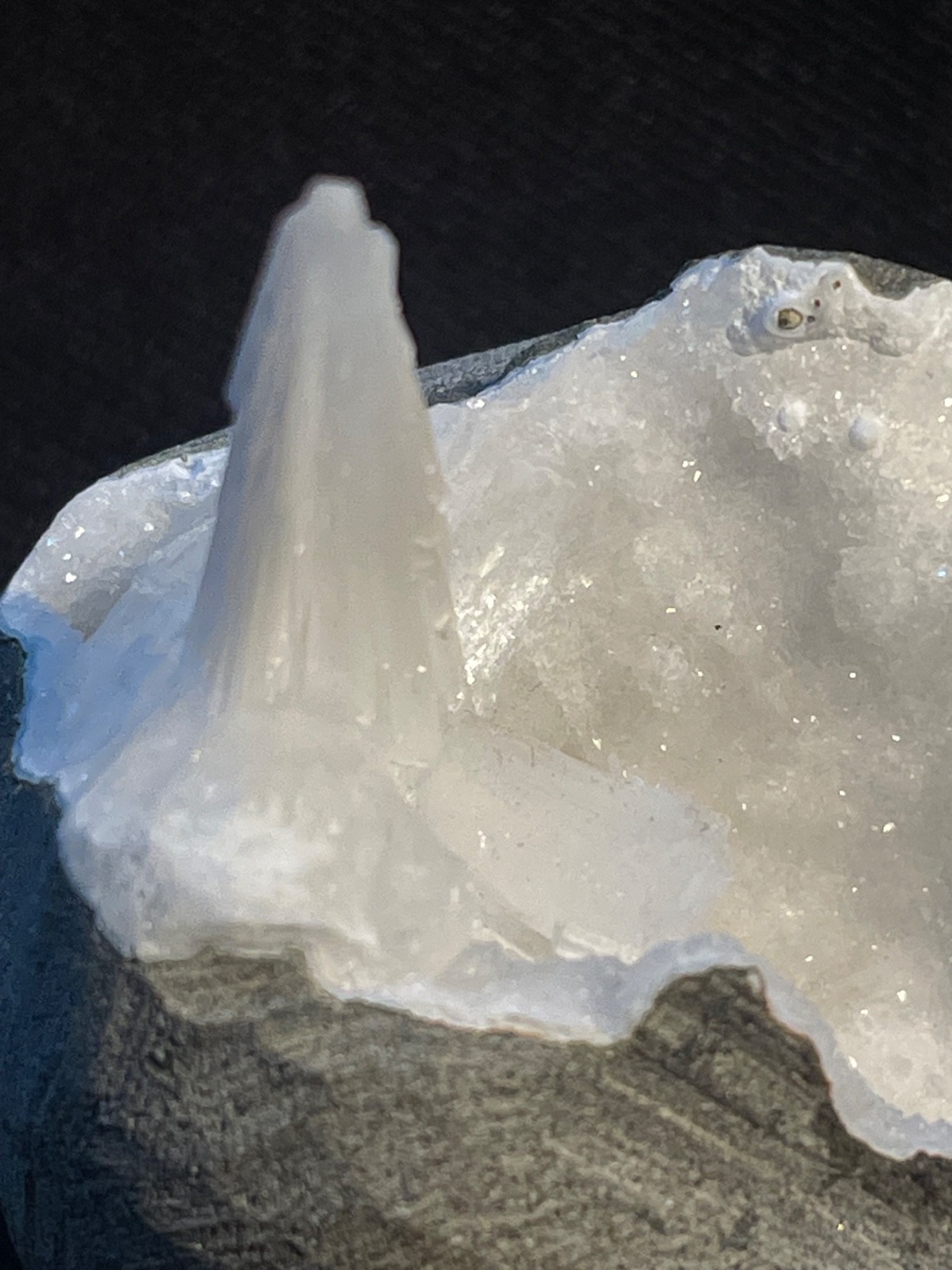 Scolecite spray on geode on top W/ apophyllite crystal in quartz cluster