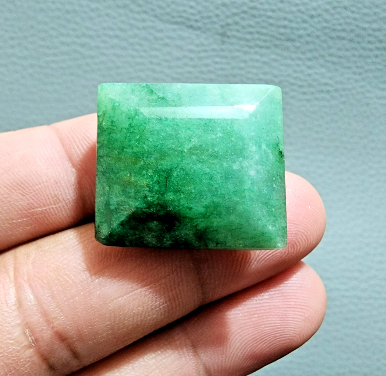 Top AAA+ Green Brazilian Emerald 70.60Crt Large Size Gemstone Jewelry For Making