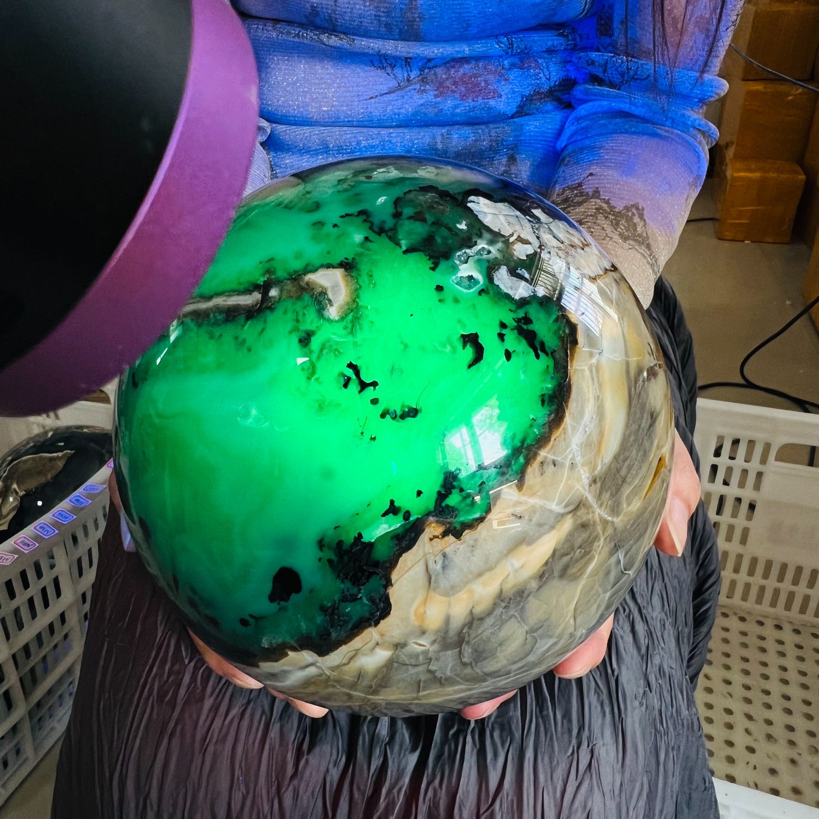 18.81LB Natural volcanic agate crystal cave ball polishing and healing 8.55kg