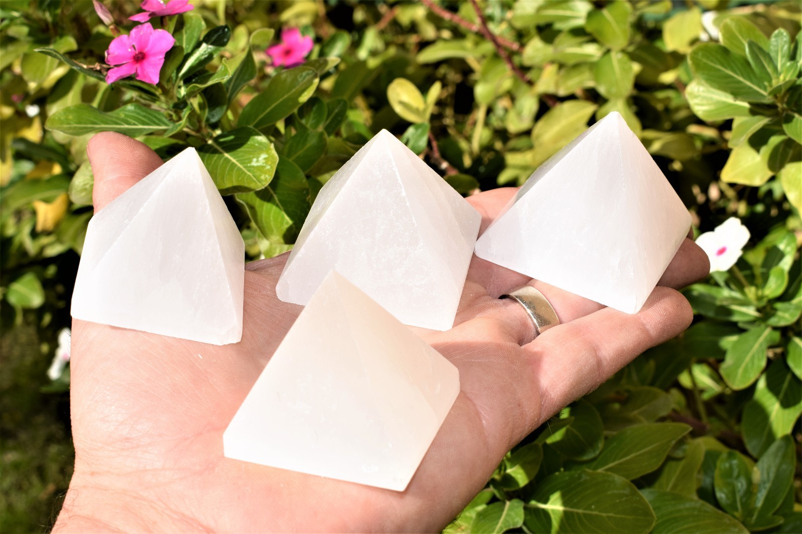 [4 PCS] 2″ (50mm) Moroccan Selenite Pyramids Hand-carved Hand-Polished POWERFUL
