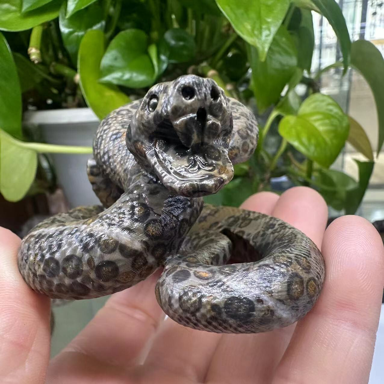 1pc Natural Doll Stone Quartz Hand Carved Snake Skull Crystal Healing Decor Gift