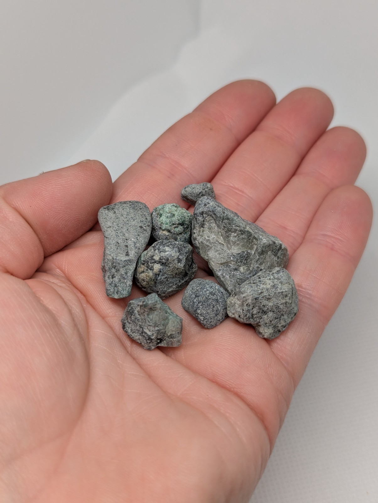 Raw Genuine Emerald Gemstones Untumbled Rocks 8 PCS Wholesale Lot