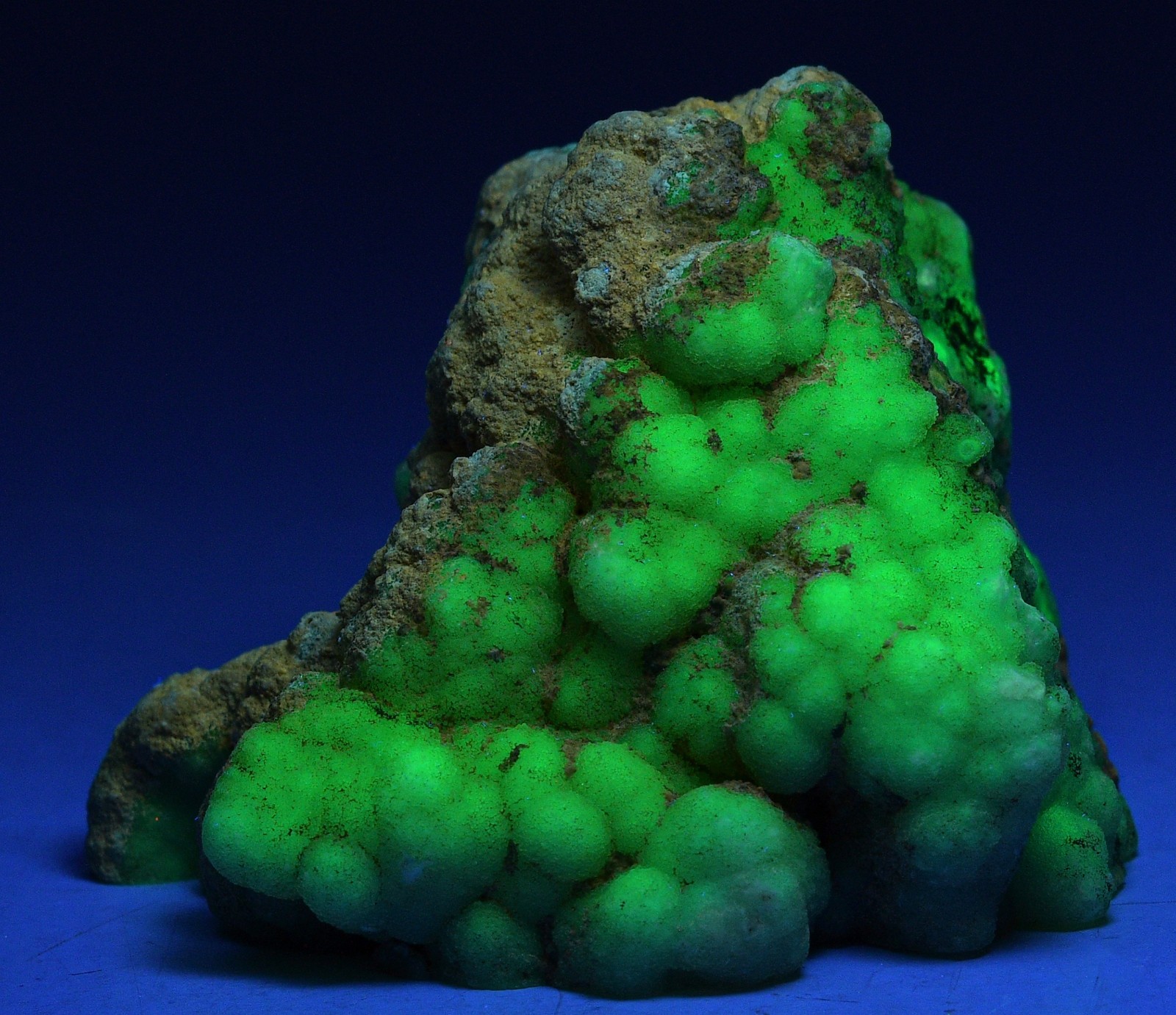 Excellent Youngite specimen, fluorescent. Guernsey, Wyoming. 232 grams.