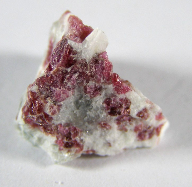 TINY & RARE KAKORTOKITE PIECE – GREENLAND 1.4 x 1.1 cms 1.02 gms