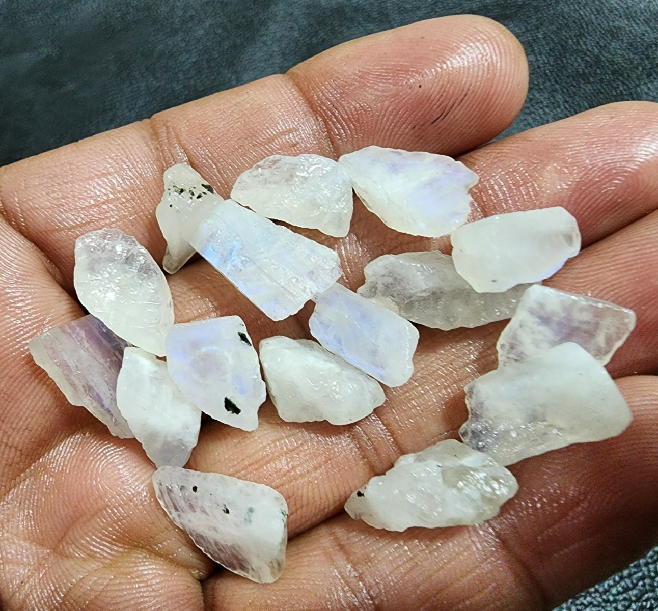 🌙 16pcs White Rainbow Moonstone Rough – Natural Gemstones 13–20mm, Blue Flash