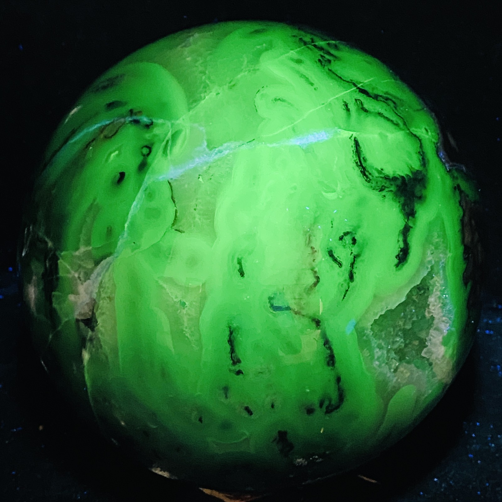 Natural Rare Volcanic Agate Crystal Sphere Healing 4440G (UV Reactive crystal)