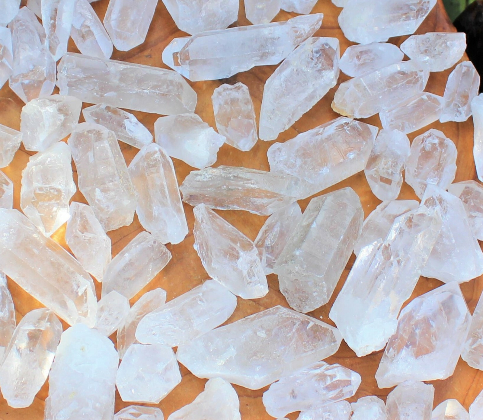 1000 Carat Lot Natural Clear Quartz Points (18 – 26 Crystals) Reiki Healing Wand