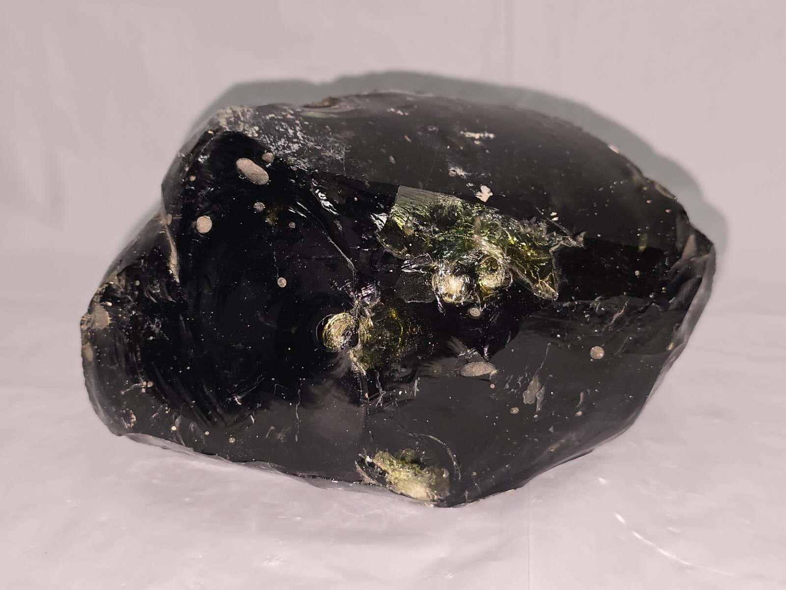 Unknown crystal / slag glass / gem stone / obsidian 3.2 lbs Dark Green