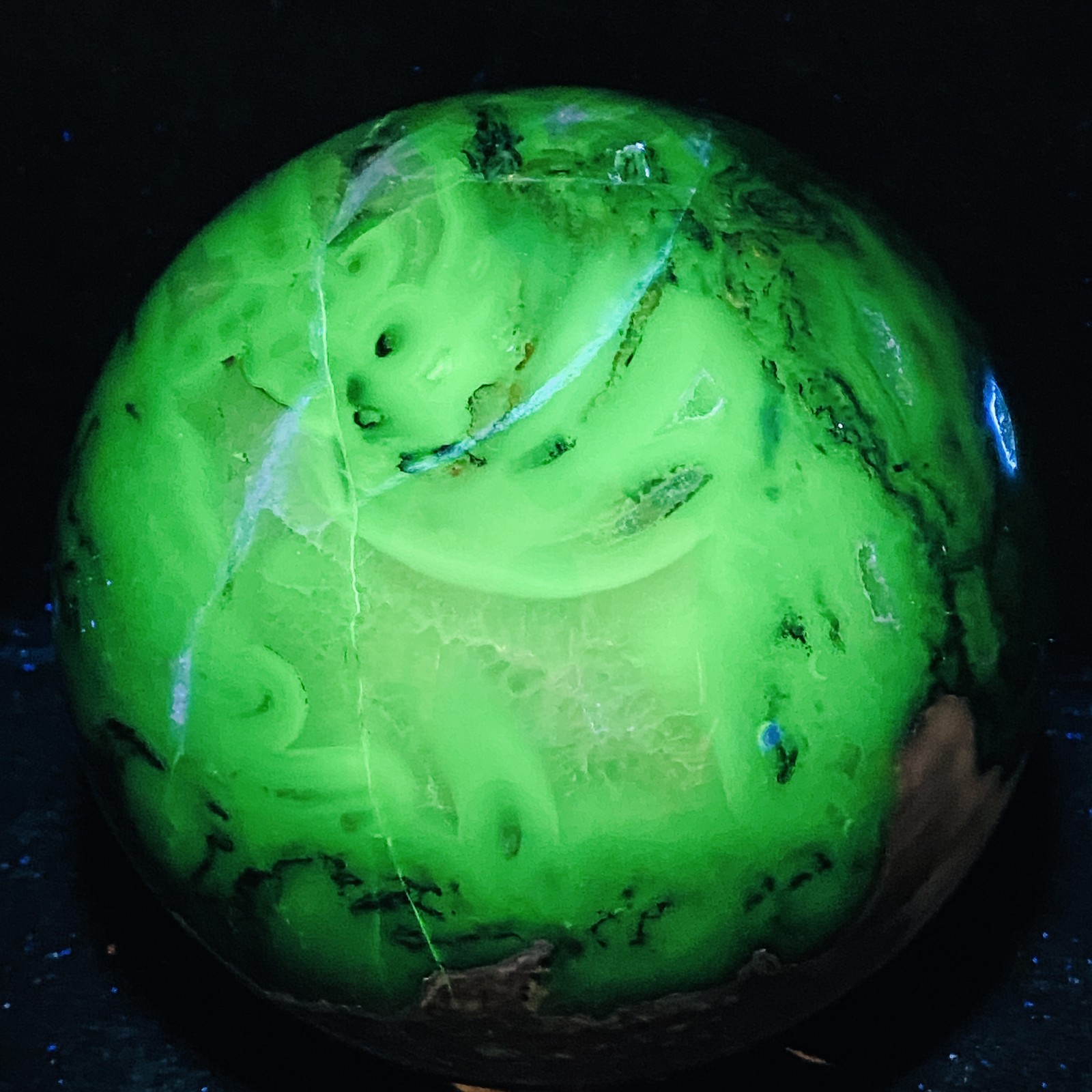 Natural Rare Volcanic Agate Crystal Sphere Healing 4440G (UV Reactive crystal)