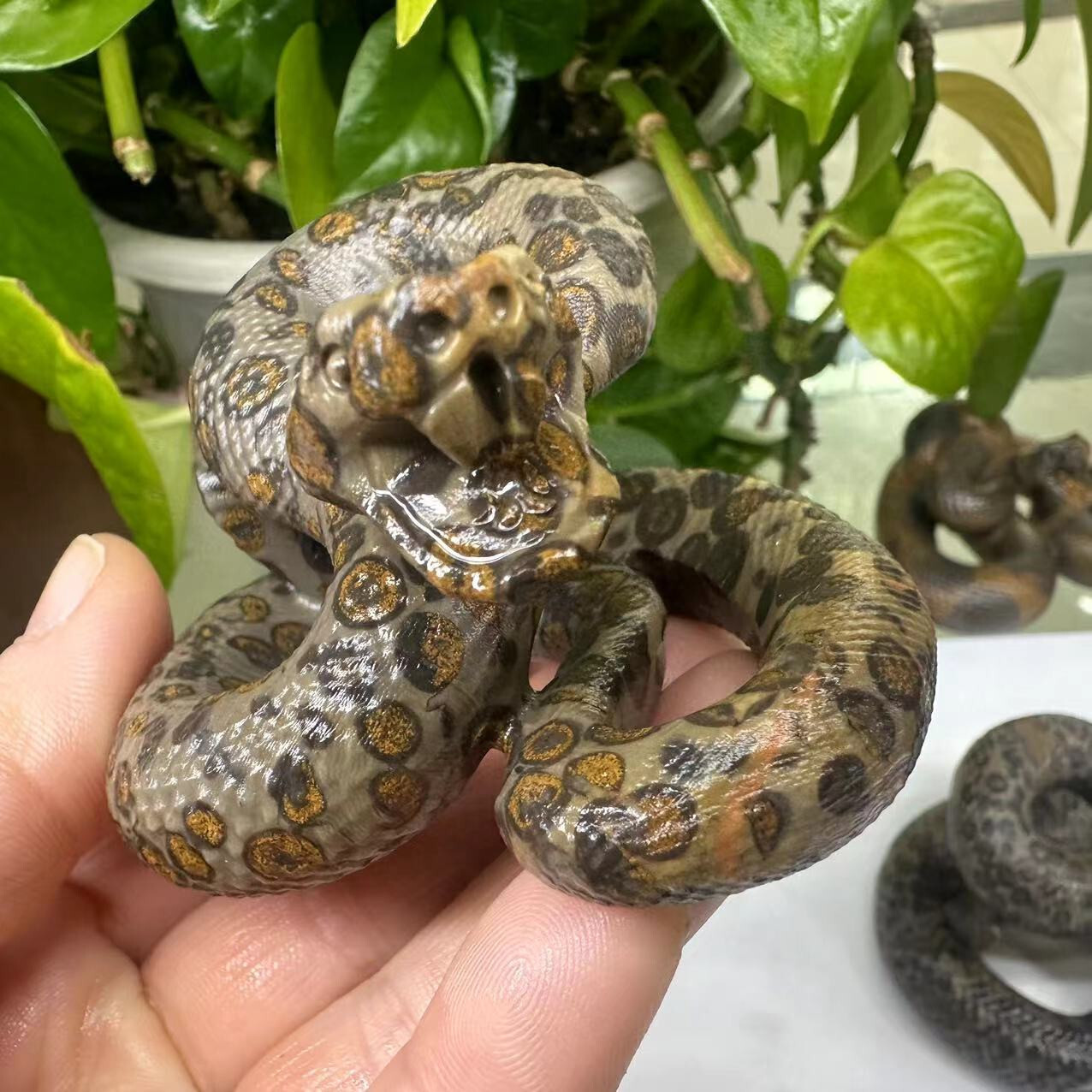 1pc Natural Doll Stone Quartz Hand Carved Snake Skull Crystal Healing Decor Gift