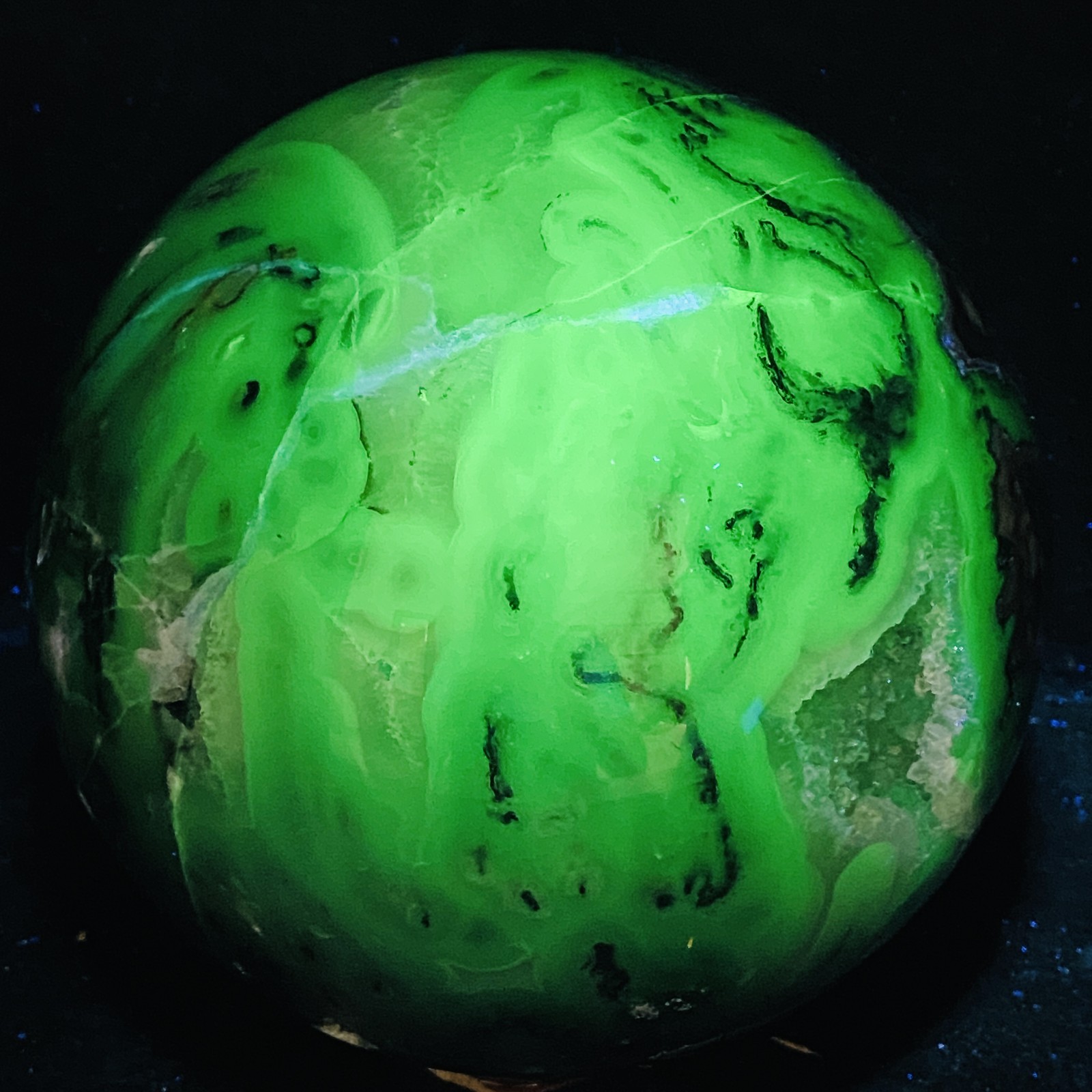 Natural Rare Volcanic Agate Crystal Sphere Healing 4440G (UV Reactive crystal)
